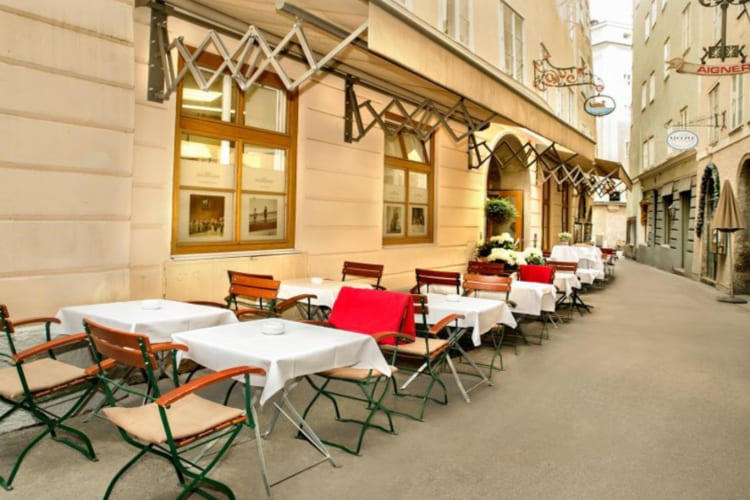 External and restaurant seating